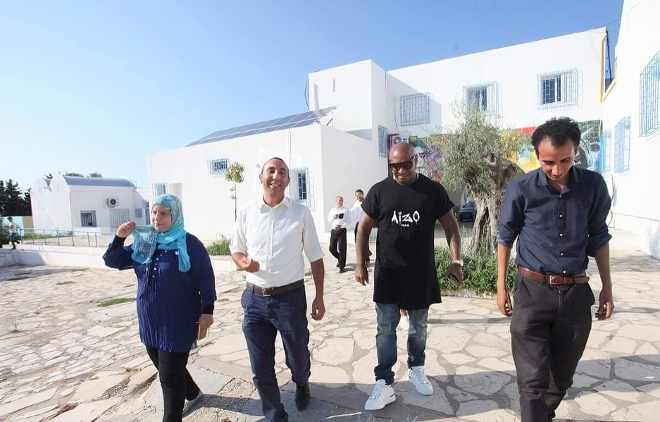 Karim avec de Jeunes Personnes