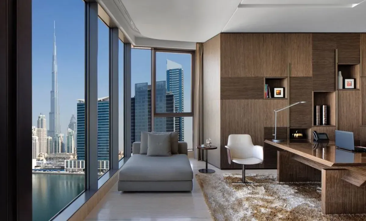 Karim Gharbi dans son bureau à Dubaï